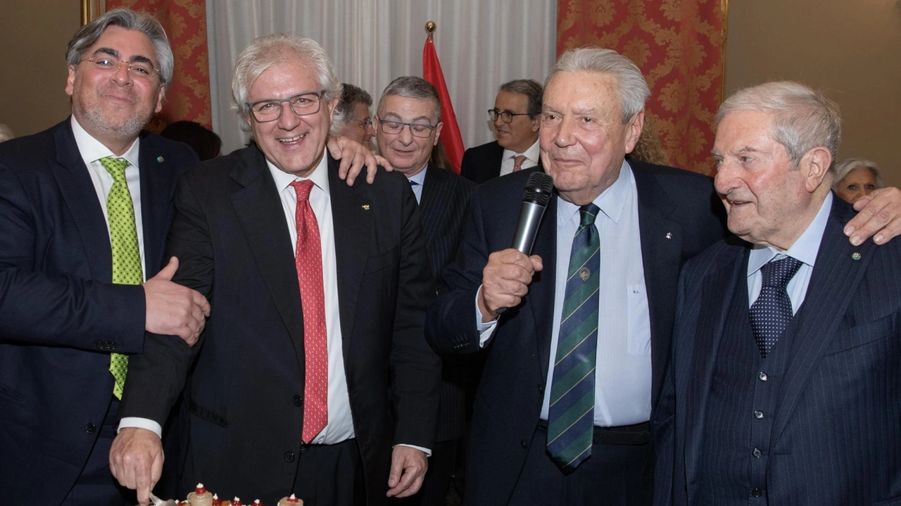 Il presidente Roberto Iseppi con il professor Augusto Barbera e i soci Carmelo Genovese e Salvatore Bocchetti