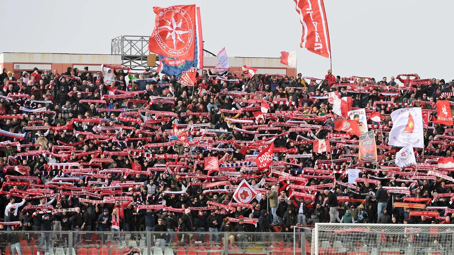 L’Ancona in un girone d’acciaio. Dal derby con l’Ascoli alle battaglie con le corazzate umbre e il Pescara