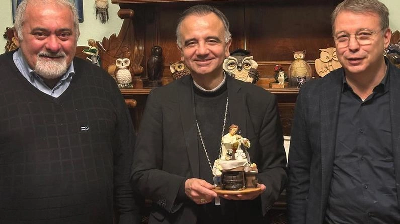 I presidenti Luppi e Zanni l’hanno regalata a monsignor Erio Castellucci "Vogliamo celebrare un simbolo della qualità del made in Italy".