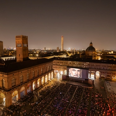 Bologna, la città si trasforma in un cinema: il programma degli eventi dell’estate