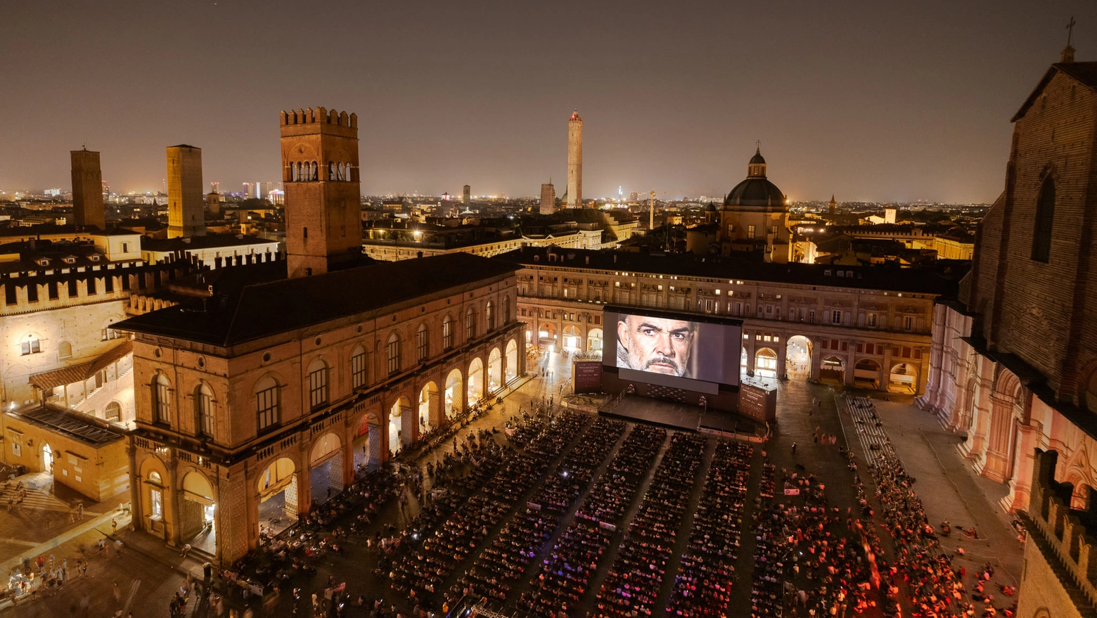 ‘Sotto le stelle del cinema’, dal 17 giugno al 15 agosto, e ‘Il cinema ritrovato’, dal 22 al 30 giugno, sono pronti a regalare ai cittadini bolognesi un momento di comunità a tema cinematografico