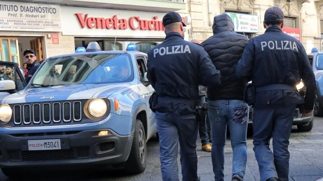 Uno degli arresti effettuati dalla polizia 