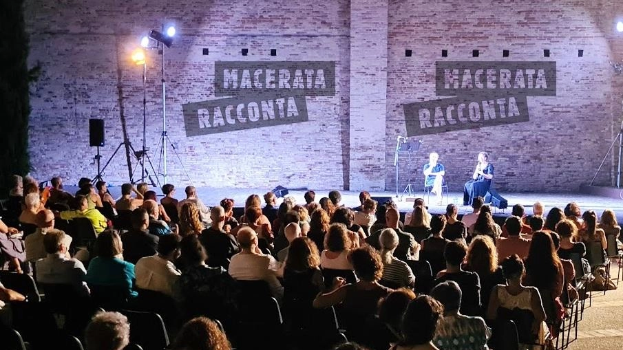 Il festival Macerata Racconta presenta "Il cigno di Oudewater", spettacolo dedicato alla vita di Joyce Lussu. Un viaggio nell'universo della scrittrice partigiana con regia di Andrea Fazzini. Ingresso libero.