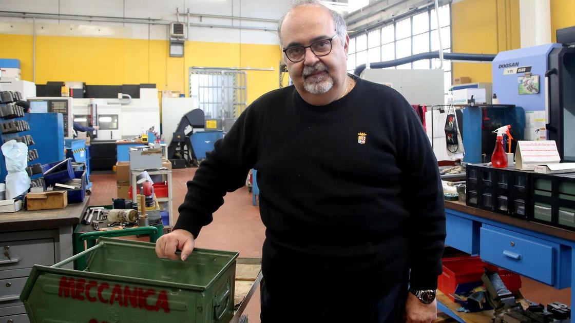 Rubano il camper del titolare e ci caricano i metalli trafugati