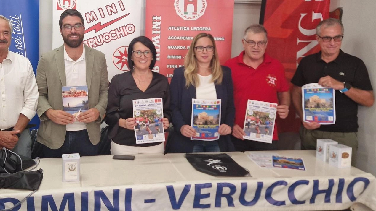 La 41ª edizione della Rimini-Verucchio, mezza maratona romagnola, si prepara a accogliere quasi 500 atleti il 15 settembre 2024. Favoriti Mascherpa e Ceccolini, la corsa si snoda in un suggestivo percorso fino al traguardo a Verucchio. Tradizione e impegno caratterizzano l'evento, elogiati da Schiaratura e Petitti.