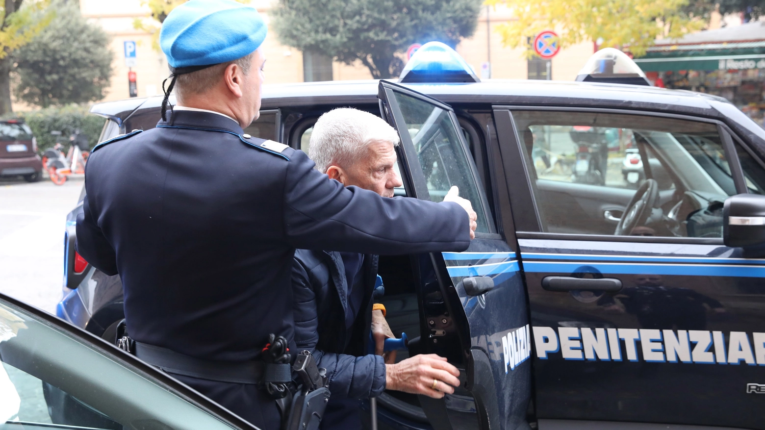 Giampaolo Amato, l'ex medico della Virtus accusato dell'omicidio della moglie e della suocera, esce dal Tribunale (Foto Schicchi)