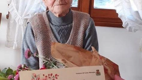 La signora Emma Verucchi, "nonna" di Lama Mocogno, è deceduta a 104 anni. Appassionata di raccolta funghi, ha lasciato un vuoto nel territorio. Funerale oggi a Montecenere.