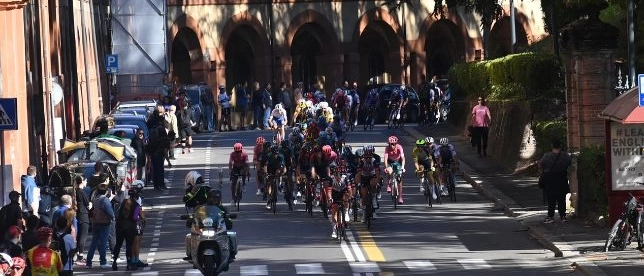 La presentazione a Vignola della 107esima edizione della classicissima di fine stagione: il via da Vignola il 5 ottobre e si arriva come tradizione all’ombra della basilica di San Luca