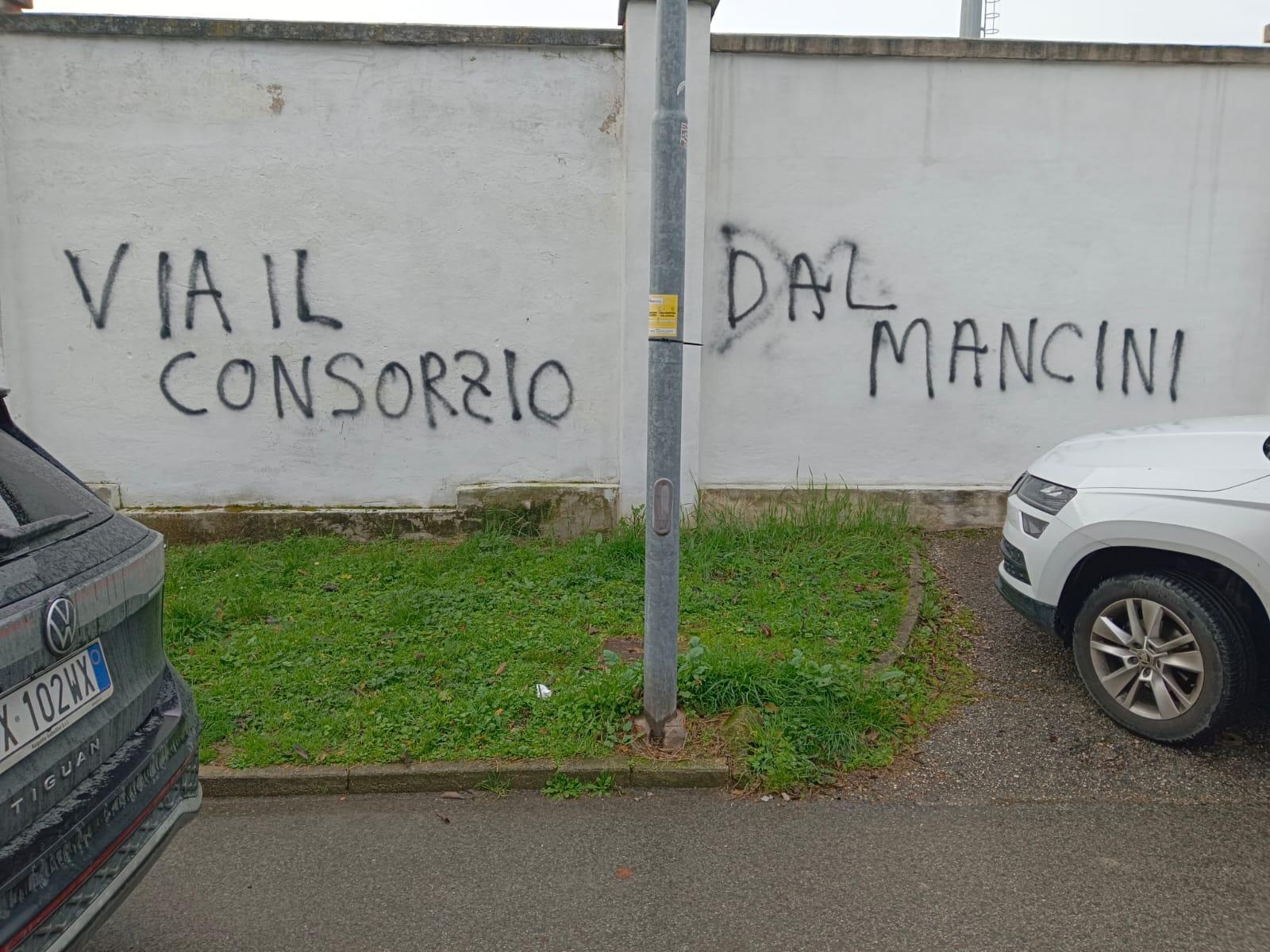 Fano, indagini sulle scritte: zona stadio al setaccio. La verità nelle telecamere