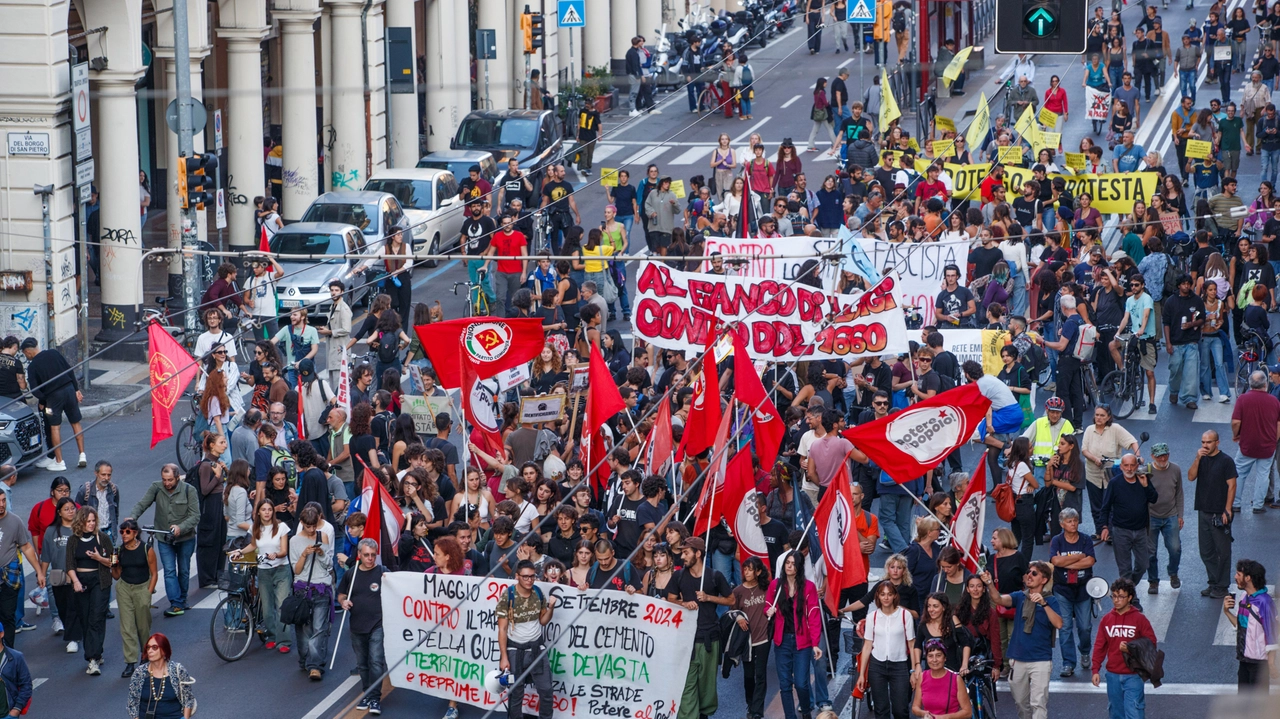 La manifestazione del 21 settembre 2024 dal parco don Bosco a piazza San Francesco a Bologna (FotoSchicchi)