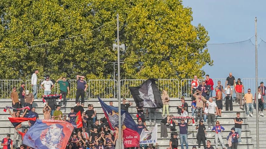 I giocatori sotto la curva a Fermo