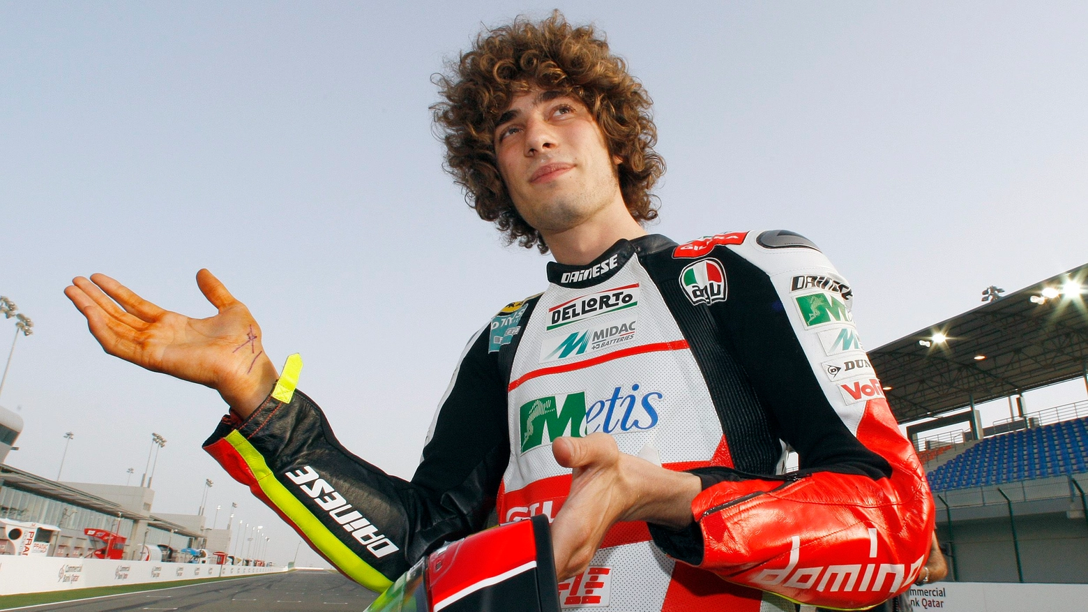 Un'immagine di Marco Simoncelli in pista: al pilota che perse la vita in gara è stato intitolato il circuito di Misano