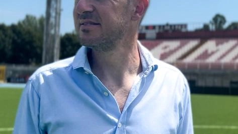 Il Rimini ha scelto Denis Biavati, ex allenatore delle giovanili del Bologna, per guidare la Primavera. Con esperienza e ambizioni, Biavati punta a un nuovo progetto di crescita per i giovani biancorossi.