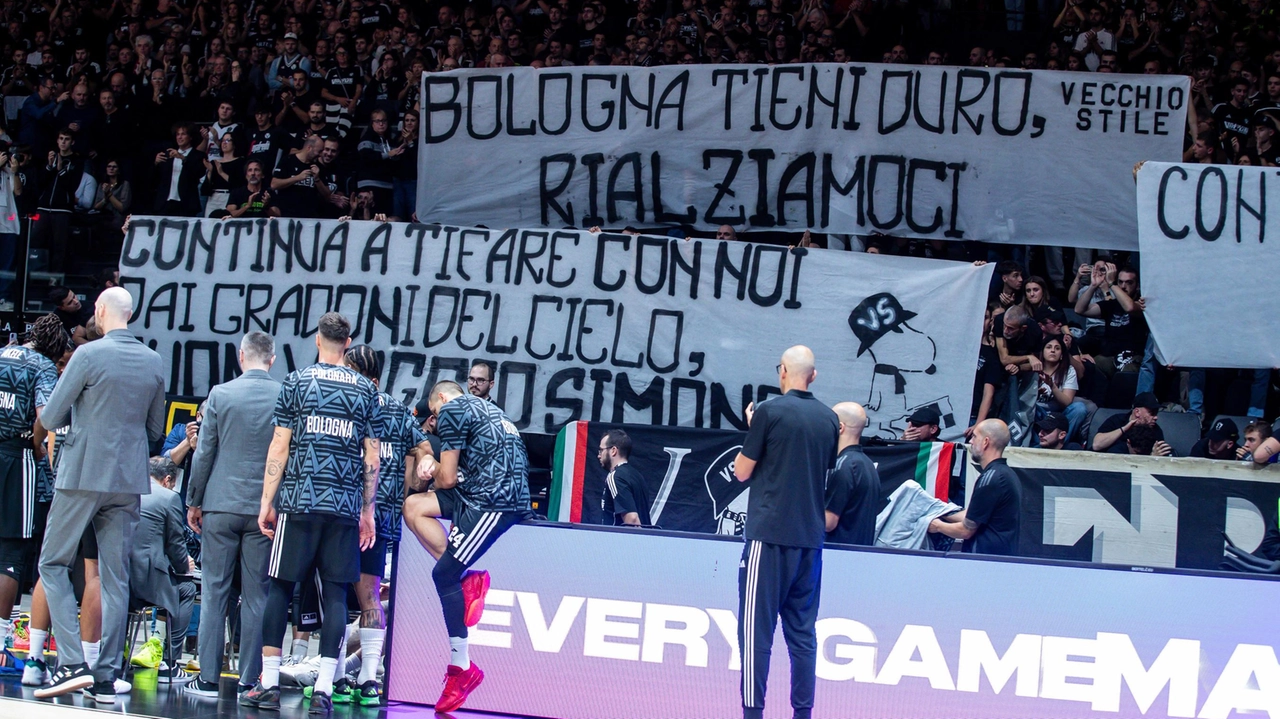 Tifosi della Virtus Bologna (foto d’archivio)