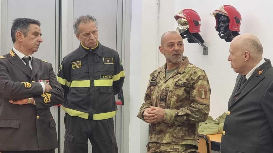 Addestramento per l’aeronautica. La lezione con gli esperti per gestire un incendio al chiuso