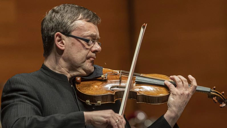 Il violinista solista Frank Peter Zimmermann. Il. direttore della dell’Orchestra della Toscana sarà, invece, Diego Ceretta