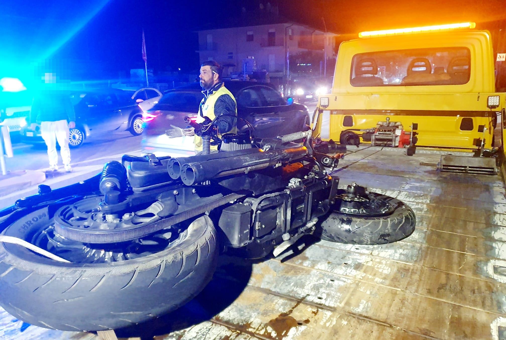 La tragedia alla vigilia del Capodanno a Cattolica: incidente, motociclista morto sul colpo