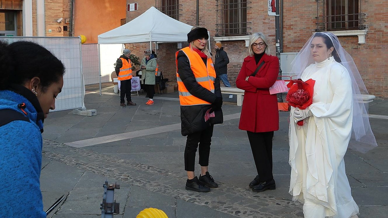 La dimostrazione. Piovono insulti sessisti,  ma solo agli uomini