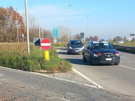 Accoltellata in strada a Guastalla, fermato l