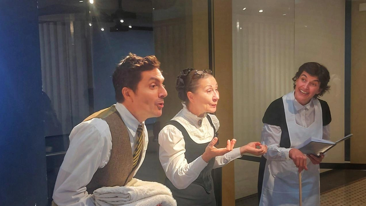 Visita guidata teatralizzata al Nuovo Diurno di piazza Mazzini: un viaggio nel passato tra modernità e tradizione, con attori e arie di Renata Tebaldi. Prenotazioni su Visitmodena.