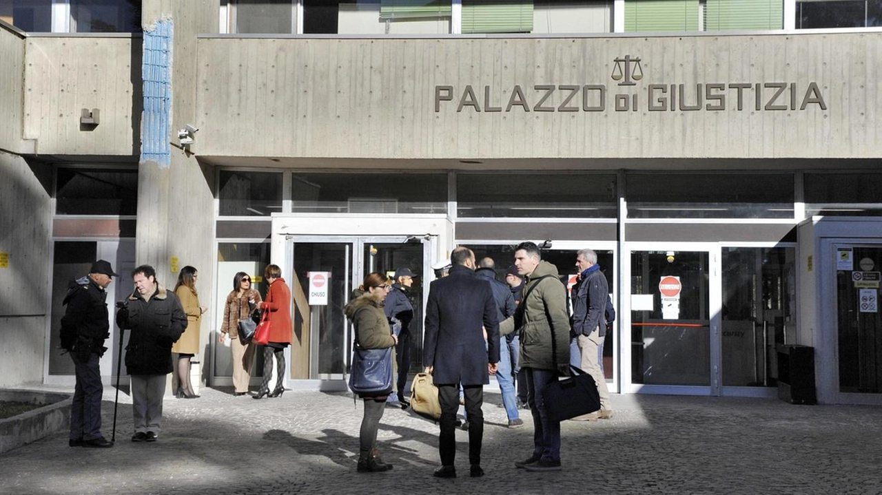 L’ingresso del palazzo di giustizia