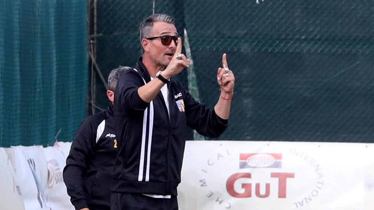 In serie D, mister Mirko Taccola è alle prese con problemi di organico