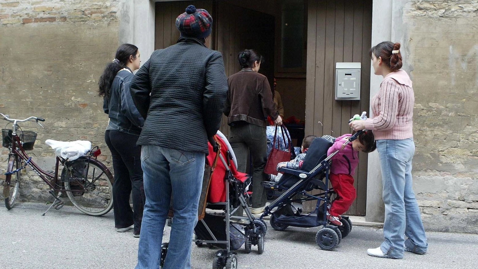 Punto francescano. Via Rasponi, sede venduta: "Cerchiamo nuovi spazi"