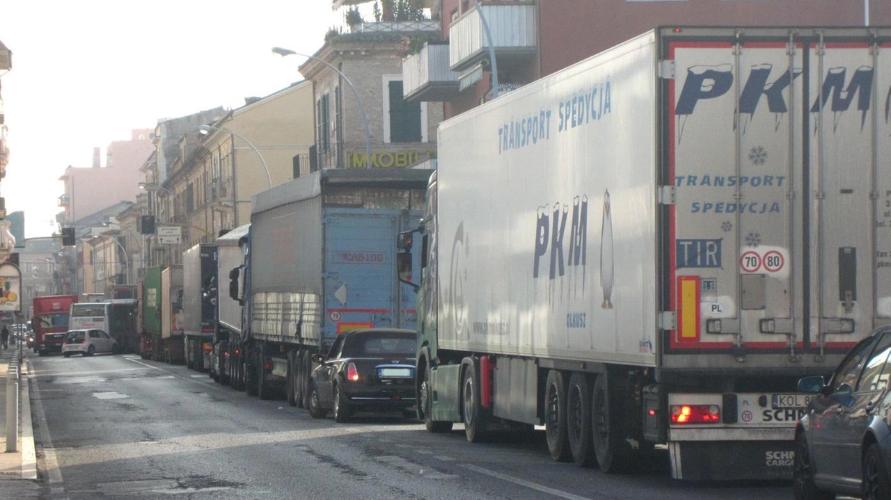 La nazionale è una delle strade più importanti per il traffico cittadino