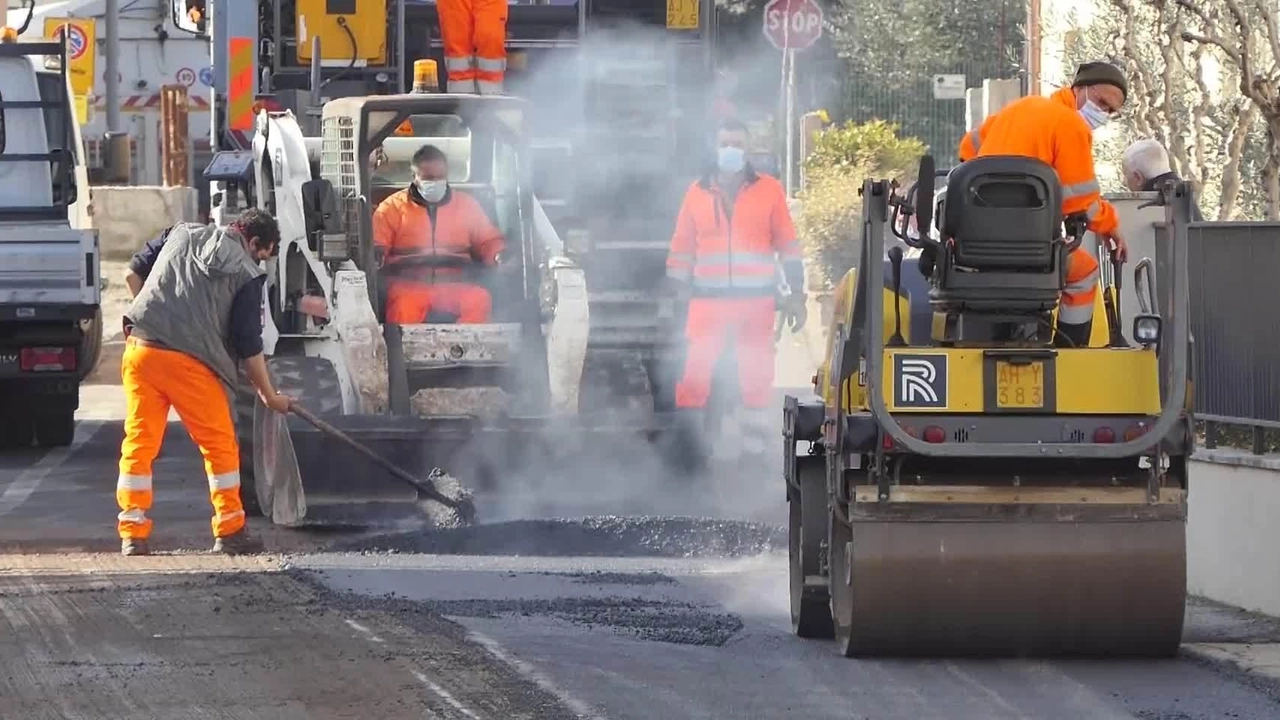 Sono terminati finalmente i lavori di asfaltatura di via Sonnino, la strada parallela di via Einaudi, nella zona commerciale di...