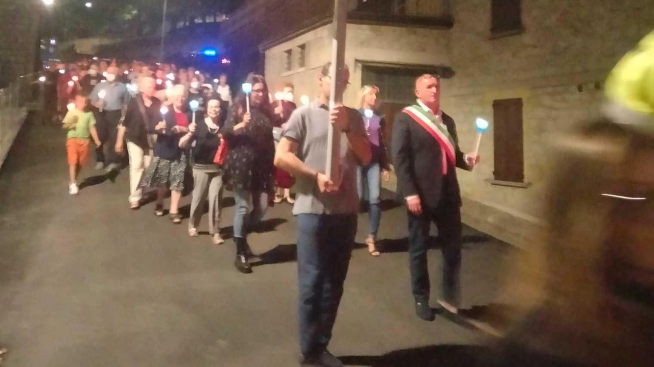 La processione dello scorso anno per le vie del paese: una tradizione riscoperta