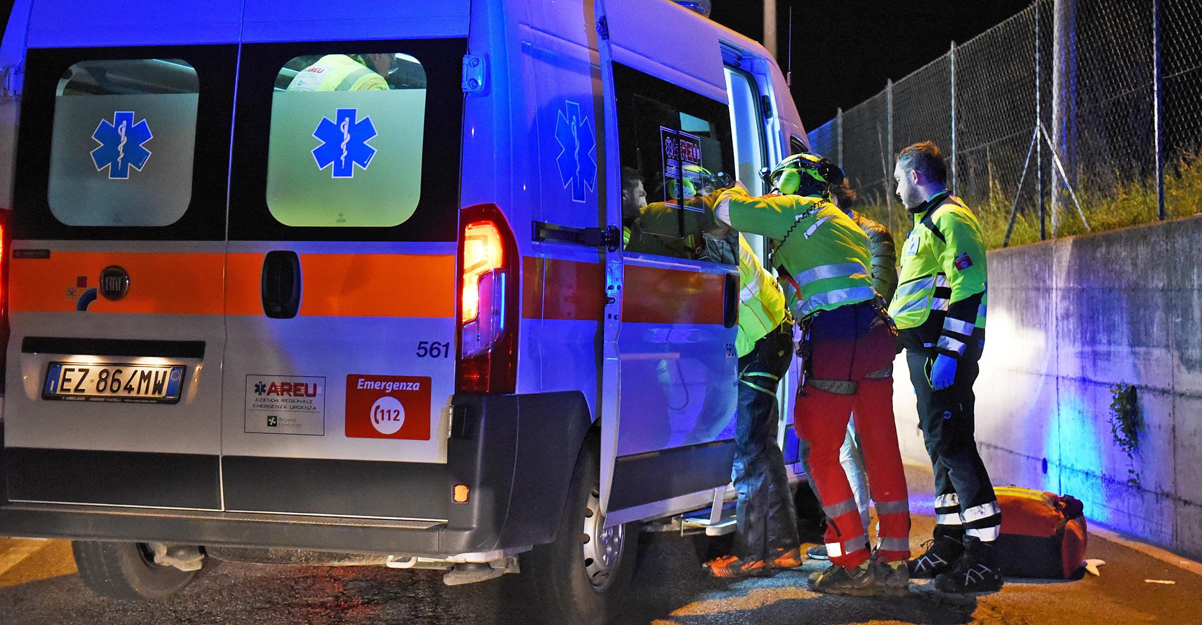 Incidente in via del Parco a Ferrara. Perde il controllo dello scooter: gravissima una 17enne