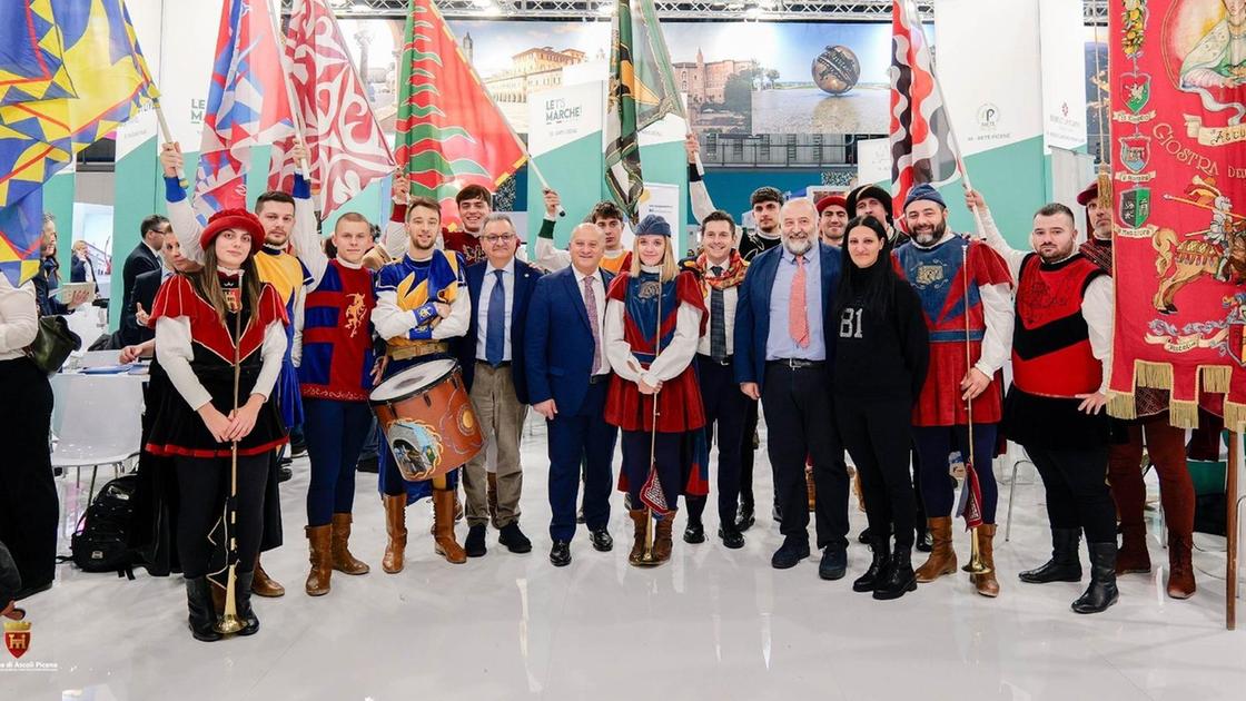 In vetrina c’è anche la Quintana nello stand della Regione