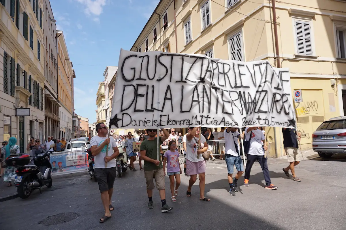 Dramma Di Corinaldo, I Familiari Davanti Al Tribunale Di Ancona: “Li ...