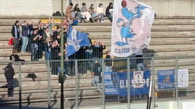 I tifosi del Botty Club di Fossombrone allo stadio. Bonolis di Teramo