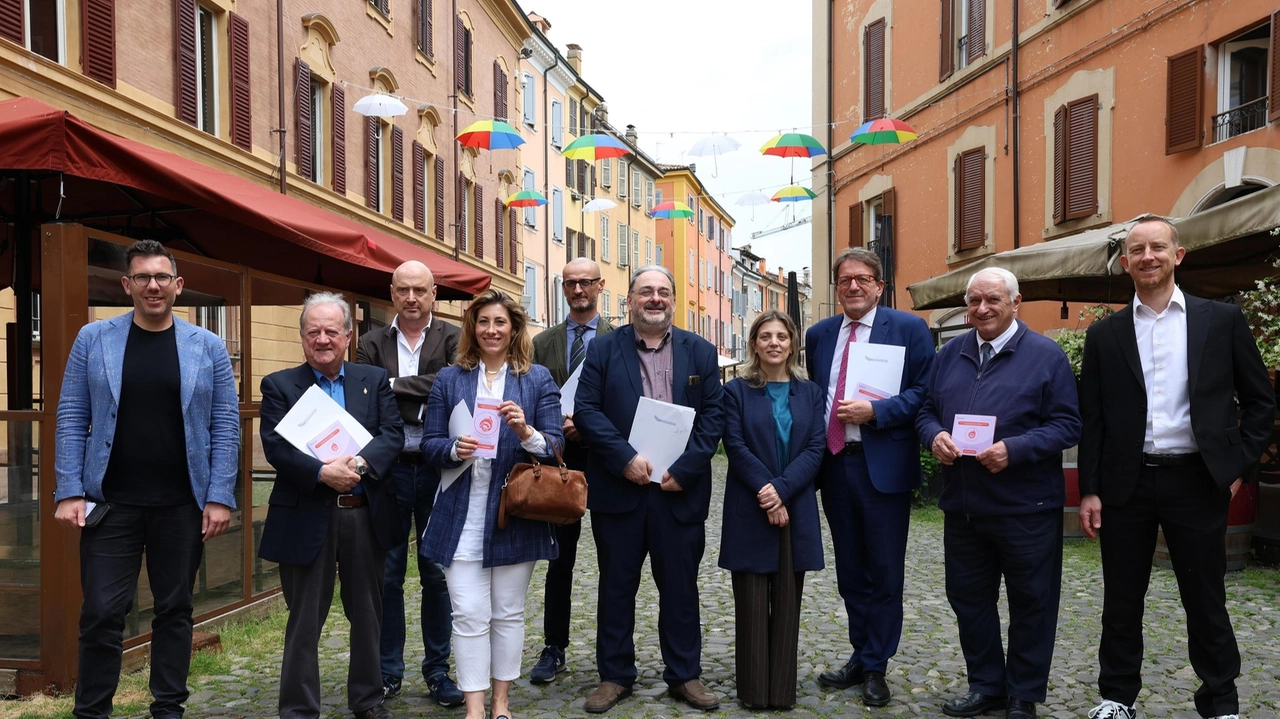 Il tour enogastronomico di Stuzzicagente primavera a Modena, giunto alla 21º edizione, celebra le eccellenze culinarie locali nel centro storico. Un evento che unisce tradizione e innovazione, coinvolgendo esercenti, turisti e appassionati del buon cibo