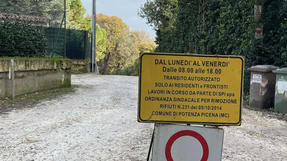 "La strada e il cantiere aperto, il Comune deve intervenire"