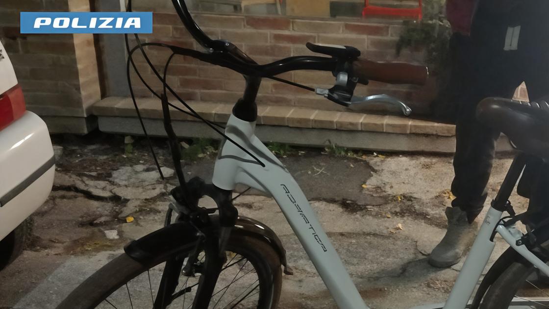 Bici rubata ritrovata grazie al fiuto infallibile di un poliziotto