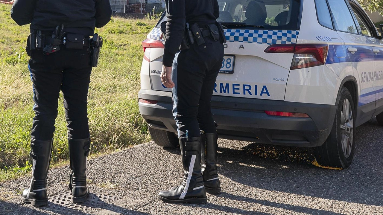 Tre sammarinesi sono stati arrestati per detenzione e spaccio di droga dopo un'operazione della Gendarmeria. Sequestrate sostanze stupefacenti e materiale per il confezionamento delle dosi.