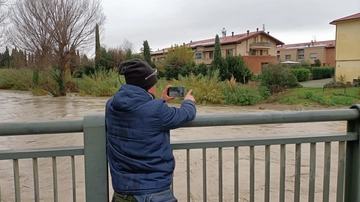 Allerta maltempo a Rimini, il fiume Uso ha superato la soglia rossa: le strade e i ponti chiusi