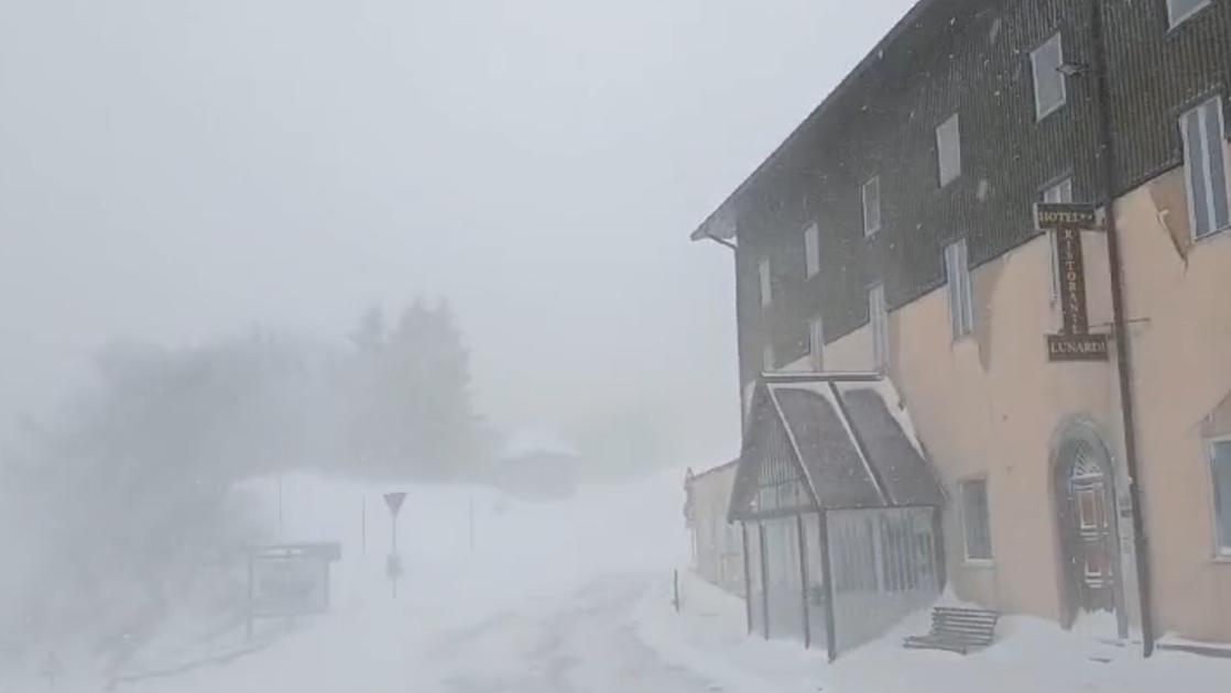 Nevica in Appennino. Oltre venti i centimetri al Passo delle Radici