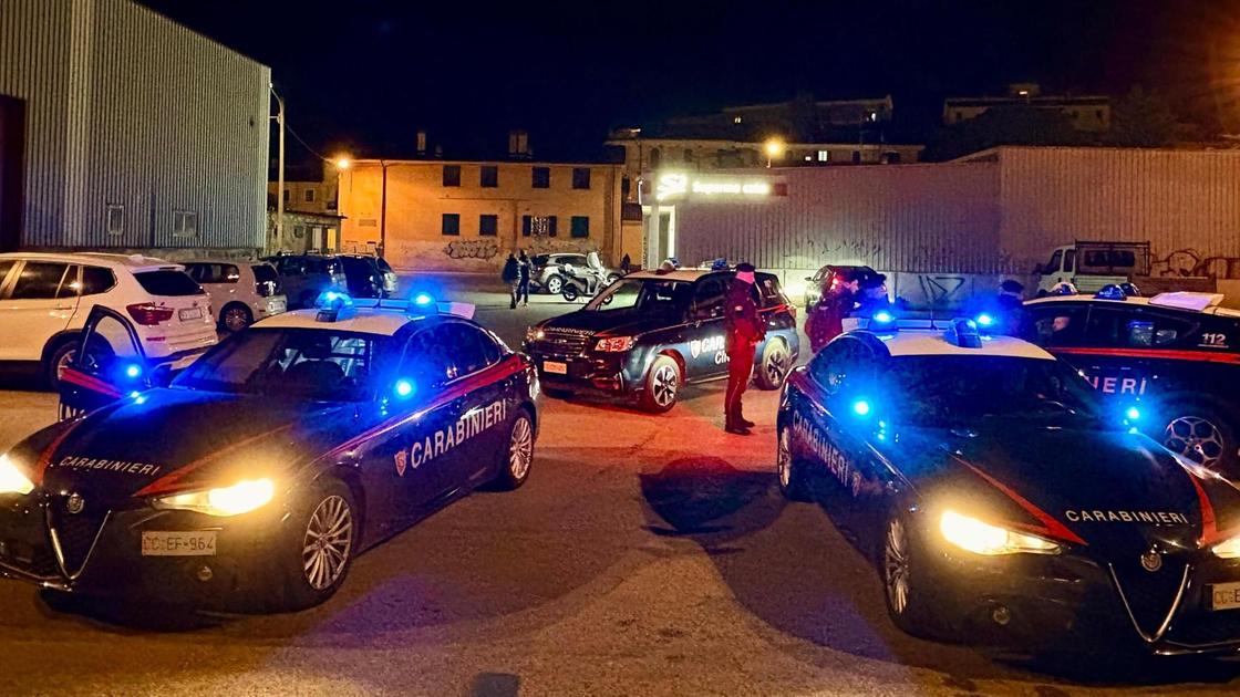 Esce dall’auto in A14, falciato davanti al papà