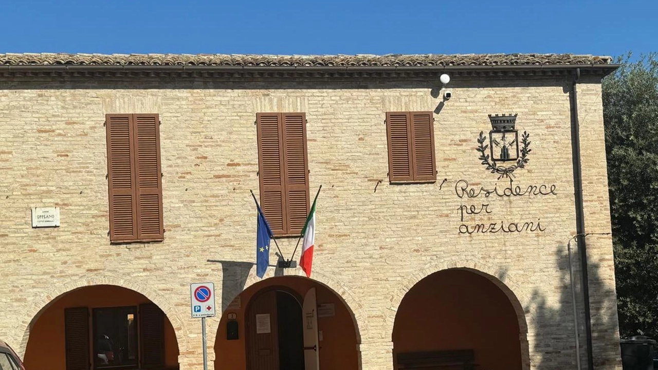 Il Comune di Montegranaro sta ampliando il residence per anziani, passando da 15 a almeno 23 posti. L'obiettivo è garantire assistenza a chi ne ha bisogno, con lavori in corso e richiesta di accreditamento alla Regione Marche.