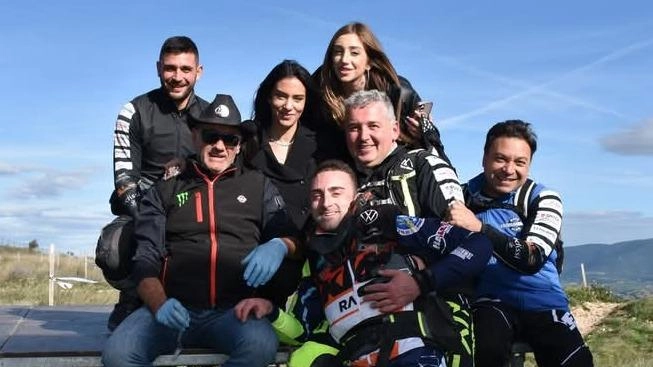 Decima edizione della "Motocavalcata Long Raid" a Castelraimondo: 200 piloti percorrono 100 km di enduro non competitivo. Successo e ringraziamenti da parte dell'assessore allo Sport.