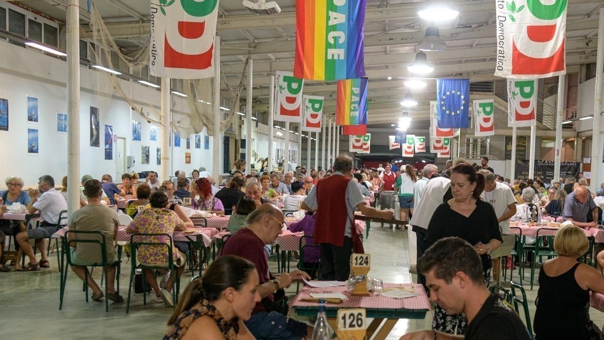 Un ristorante alla Festa provinciale dell’Unità di Modena