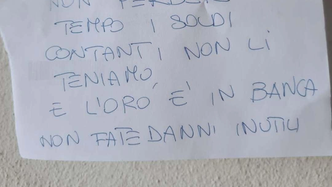 Cresce la rabbia degli abitanti della frazione "Ci dev’essere un basista".