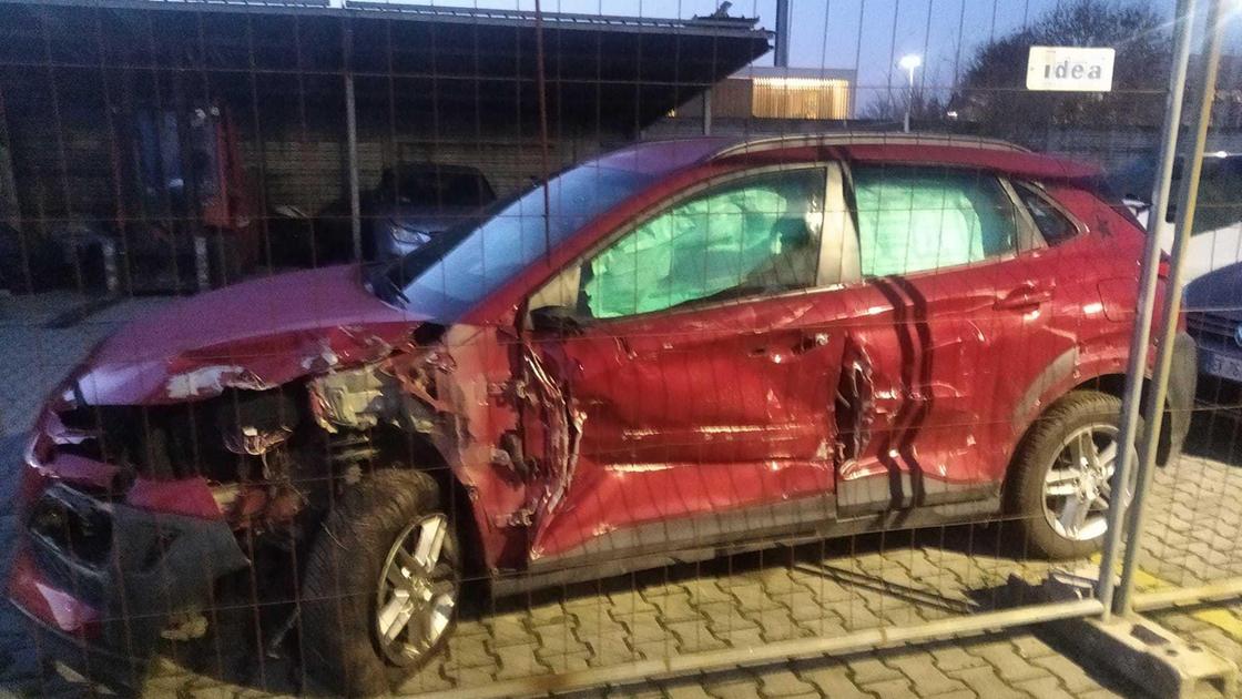 Scontro tra tre auto, feriti lievi. Coinvolto un mezzo di Soelia