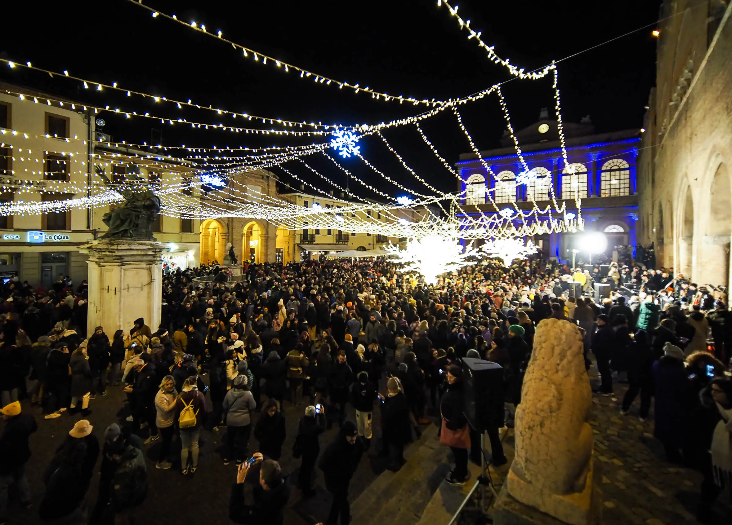 Natale 2024 a Rimini, cartellone già pronto: torna il concerto di Capodanno in piazzale Fellini