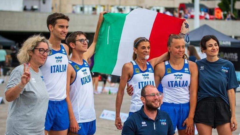 La delegazione italiana ha debuttato con successo al Parapentathlon internazionale a Madeira, Portogallo. Alessandro Ragni e Annamaria Mencoboni hanno ottenuto ottimi risultati, segnando un importante passo nel progetto Parapentathlon della FIPM.