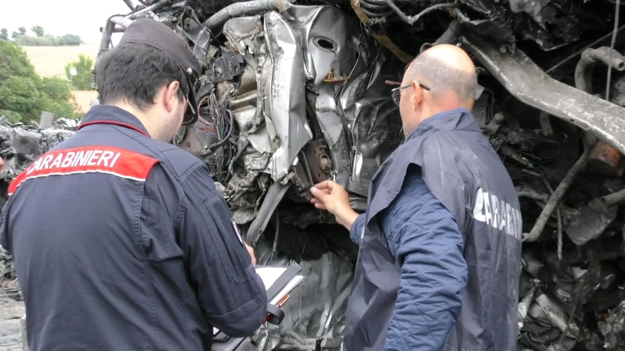 I carabinieri forestali durante l’ispezione