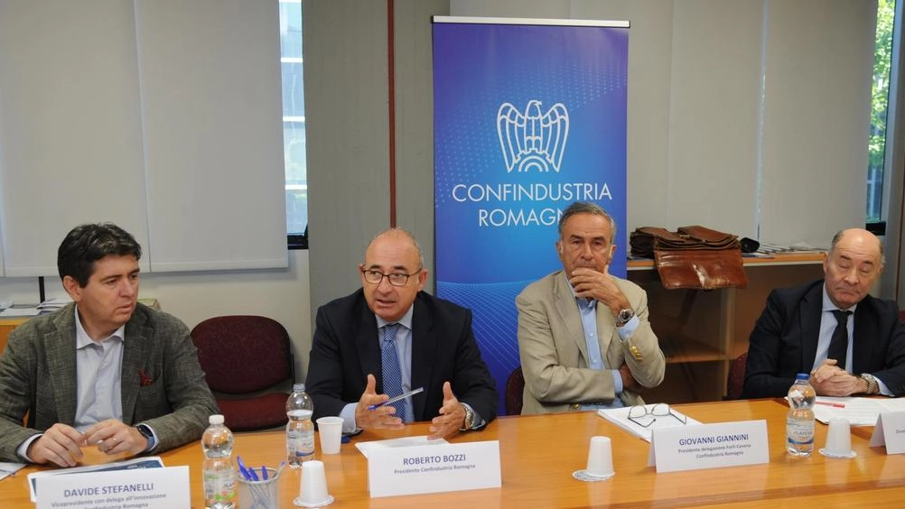 La prima edizione del progetto "Visioni-innovare oltre gli orizzonti" organizzato da Confindustria Romagna a Forlì il 24 ottobre, celebra l'innovazione e la visione futuristica di giovani e professionisti, con premi e incontri di alto livello.